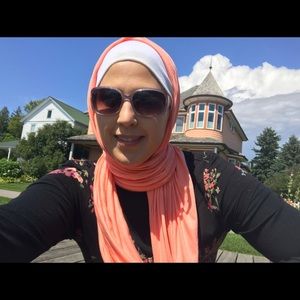 Meet your Posher, Fatima